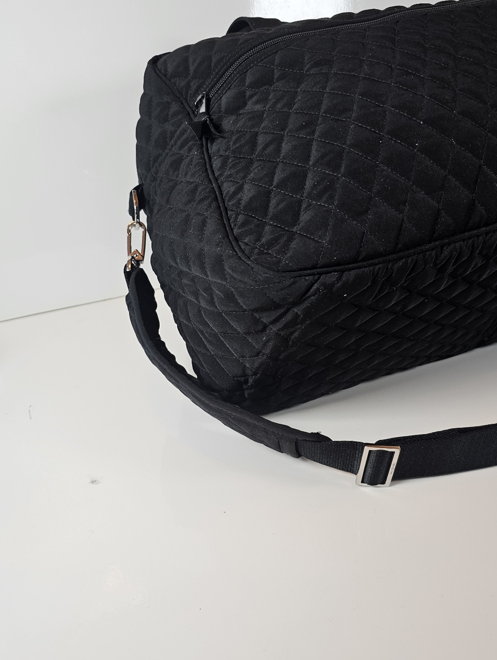 ✨ Vera Bradley Large Quilted Duffel Bag - Classic Black - Like New Condition ✨ - Picture 7 of 13